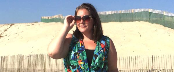 yours clothing, plussize fashion blog. fashion blog, 2015, Hourtin plage, Josine Wille, thebiggerblog, flamingo print, tropical print, tropische print, gilet, tuniek, wikkel tuniek, jaren '70 zonnebril, wielrenbroekje, katoenen korte legging, biker shorts, plussize. curvy girl, size 20, maat 48, beach, strand, summer outfit, zomer outfit, grote maten mode, goedkope kleding grote maten