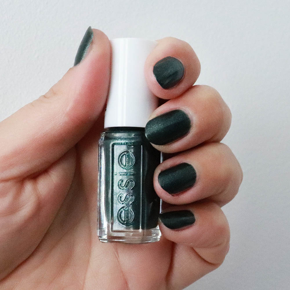 leather effect nail polish van Essie